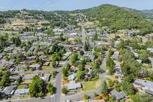 2025 NW Kline St, Roseburg, OR 97471 - Photo 4