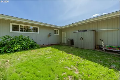 2025 NW Kline St, Roseburg, OR 97471 - Photo 10