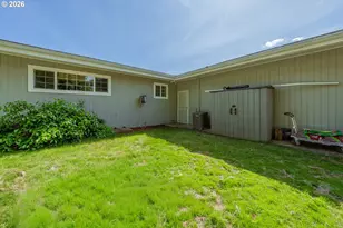 2025 NW Kline St, Roseburg, OR 97471 - Photo 10
