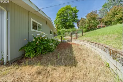 2025 NW Kline St, Roseburg, OR 97471 - Photo 14