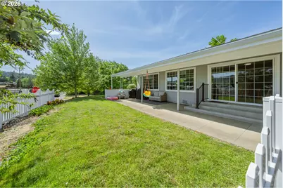 2025 NW Kline St, Roseburg, OR 97471 - Photo 8