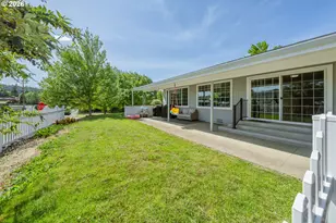 2025 NW Kline St, Roseburg, OR 97471 - Photo 8