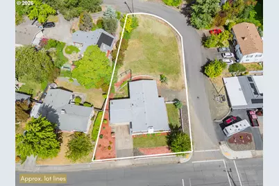 2025 NW Kline St, Roseburg, OR 97471 - Photo 2