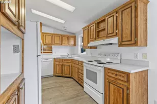 1000 S McKern Ct, Newberg, OR 97132 - Photo 18