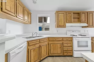 1000 S McKern Ct, Newberg, OR 97132 - Photo 12