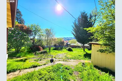 328 E Fifth Ave, Sutherlin, OR 97479 - Photo 8