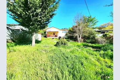 328 E Fifth Ave, Sutherlin, OR 97479 - Photo 4