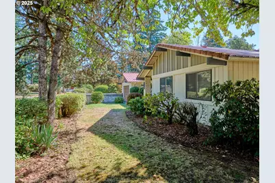 940 SW Main Ave, Mill City, OR 97360 - Photo 2