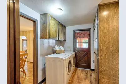 940 SW Main Ave, Mill City, OR 97360 - Photo 30