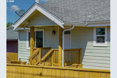 540 E 11th St, Coquille, OR 97423 - Photo 4
