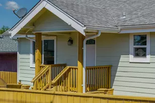 540 E 11th St, Coquille, OR 97423 - Photo 4