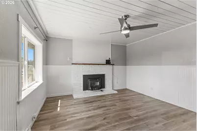 540 E 11th St, Coquille, OR 97423 - Photo 6