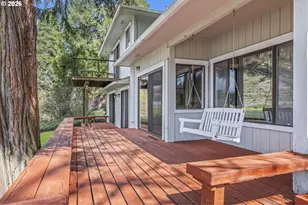 91050 Leashore Dr, Vida, OR 97488 - Photo 10