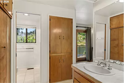 91050 Leashore Dr, Vida, OR 97488 - Photo 32