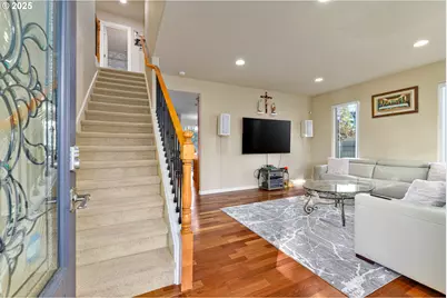 17584 SE Mill Loop, Portland, OR 97233 - Photo 8