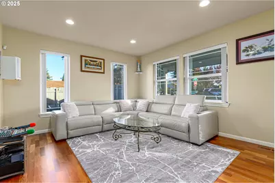 17584 SE Mill Loop, Portland, OR 97233 - Photo 10