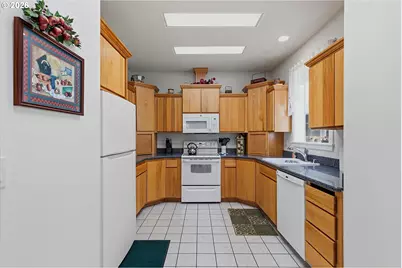350 Bella Beach Dr, Depoe Bay, OR 97341 - Photo 10