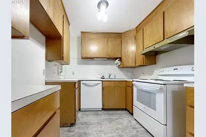 515 E Hereford St, Gladstone, OR 97027 - Photo 4