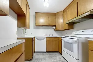 515 E Hereford St, Gladstone, OR 97027 - Photo 4