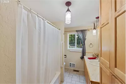 64662 E Bay Rd, North Bend, OR 97459 - Photo 32