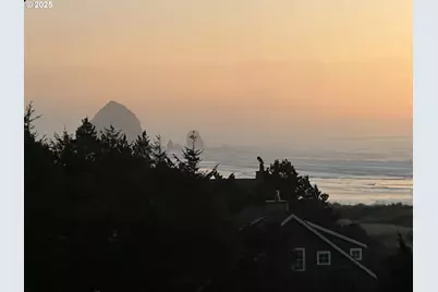747 Oak St, Cannon Beach, OR 97110 - Photo 16