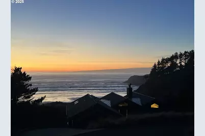747 Oak St, Cannon Beach, OR 97110 - Photo 14