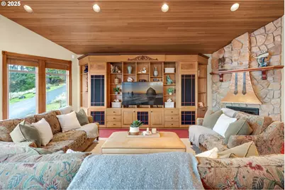 747 Oak St, Cannon Beach, OR 97110 - Photo 10