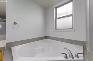 6273 NE Carillion Dr, Hillsboro, OR 97124 - Photo 30