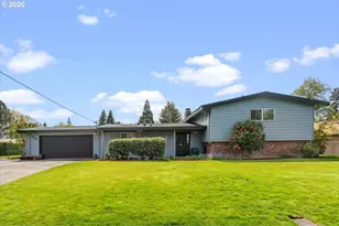 948 NE Queens Ln, Hillsboro, OR 97124 - Photo 2