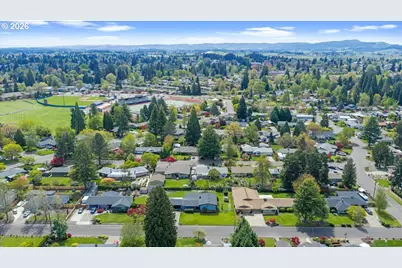 948 NE Queens Ln, Hillsboro, OR 97124 - Photo 46