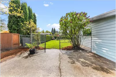 948 NE Queens Ln, Hillsboro, OR 97124 - Photo 32