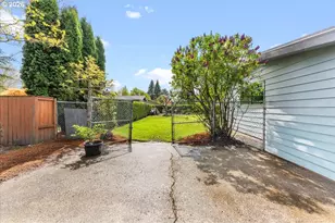 948 NE Queens Ln, Hillsboro, OR 97124 - Photo 32