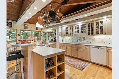 6019 SW Woods Ct, Portland, OR 97221 - Photo 14