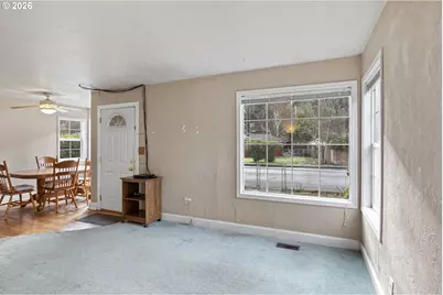 1666 W Myrtle Ave, Roseburg, OR 97471 - Photo 6