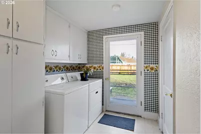 1666 W Myrtle Ave, Roseburg, OR 97471 - Photo 14