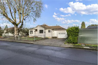 1666 W Myrtle Ave, Roseburg, OR 97471 - Photo 2