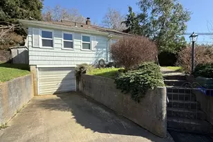 398 Atlantic St, Astoria, OR 97103 - Photo 2