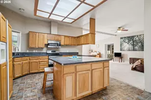 609 NE South Shore Rd, Portland, OR 97211 - Photo 12