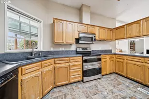 609 NE South Shore Rd, Portland, OR 97211 - Photo 18