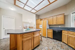 609 NE South Shore Rd, Portland, OR 97211 - Photo 16