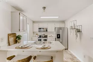 17888 SW Robert Ln, Beaverton, OR 97078 - Photo 10