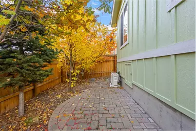 20298 Poe Sholes Dr, Bend, OR 97703 - Photo 22