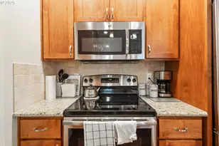 20298 Poe Sholes Dr, Bend, OR 97703 - Photo 10