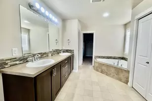 277 SW Mount Rainier St, McMinnville, OR 97128 - Photo 26