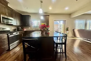 277 SW Mount Rainier St, McMinnville, OR 97128 - Photo 18