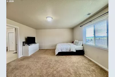 277 SW Mt Rainier St, McMinnville, OR 97128 - Photo 24