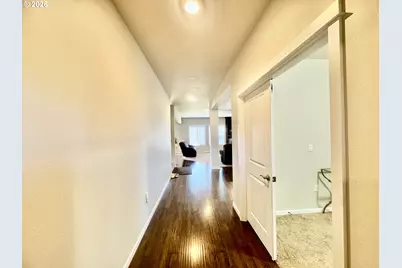 277 SW Mt Rainier St, McMinnville, OR 97128 - Photo 6