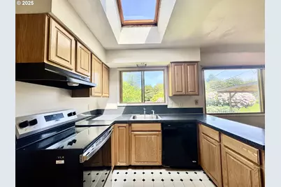 3602 NE 134th Ave, Portland, OR 97230 - Photo 10