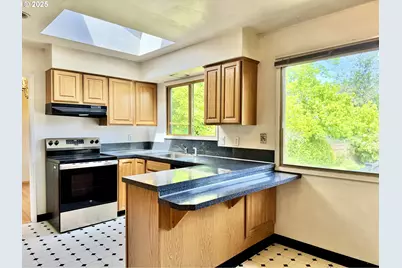 3602 NE 134th Ave, Portland, OR 97230 - Photo 8