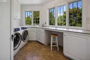 5570 SW Menefee Dr, Portland, OR 97239 - Photo 38